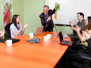 تحفيز لرجال البيع لابد أن يخضع للأسس وقواعد لابد أن تؤخذ بنظر الاعتبار من قبل المدراء عند وضعهم لنظام التحفيز عادل وفعال