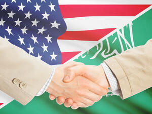 تشتري الولايات المتحدة النفط السعودي مقابل توفير المساعدات والمعدّأت العسكرية للمملكة