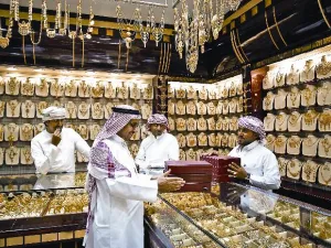 انخفاض سعر الأونصة يتفاوت بين 1100 ريال إلى 1150 ريالا