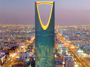 يضاف قرار توطين العمل في منافذ تأجير السيارات أو ما يعرف بـ"السعودة" إلى قرارات سابقة اتخذتها وزارة العمل في الاتجاه ذاته.