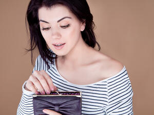 إنشاء الميزانية هي عملية استمرارية ستحتاج لمراجعة أو حتى لتعديل خطط نفقاتك بشكل منتظم