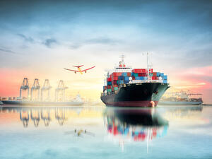 تقوم بنوك أوروبية عديدة بوقف إقراض قطاع الشحن البحري أو تقليصه مما أوجد فجوة تمويل تقدر بعشرات المليارات من الدولارات هذا العام