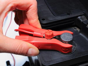 دول الخليج تفتح تحقيقا لمكافحة إغراق بطاريات السيارات الكورية