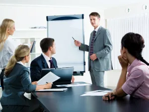 تقتضي ثقافة العمل اليوم اتباع أسلوب قيادة تعاوني، حيث تتغير الأدوار والمسؤوليات وتتطور، بدلاً من بقائها ثابتة وغير متغيرة