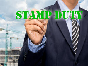 مصر تستهدف حصيلة من ضريبة الدمغة بين مليار و1.5 مليار جنيه (54.5-82.2 مليون دولار) في السنة المالية المقبلة 2017-2018 التي تبدأ في الأول من يوليو