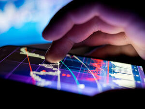 أثبتت دولة الإمارات على قدرة على تنويع وتقوية قطاعها غير النفطي في الوقت الذي كانت أسعار النفط دون 50 دولار