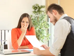 عليك أن تتذكر دائماً أنك تحت المجهر، منذ اللحظة التي تصل فيها إلى المؤسسة حتى انتهاء المقابلة ومغادرتك للمكان