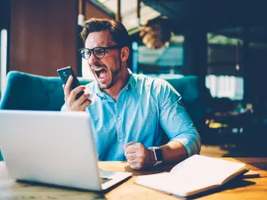 74,1% من المهنيين في المنطقة يعانون من التوتر بسبب عملهم و34,8% يشعرون بالتوتر بشكل دائم