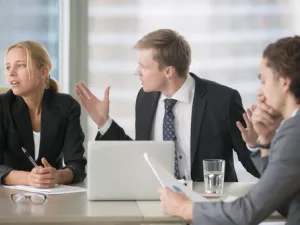 يعتبر الموظفين أهم عنصر في الشركة، ولكن لا يجب أن تتخذ من ذلك عذراً للتغاضي عن سلوك الموظف الذي يؤثر سلباً على إنتاجية الشركة ومعنويات الموظفين ورفاهيتهم