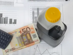 توقعات بتعرض الاقتصاد الأوروبي لأزمات كبيرة، مشيرا إلى أن الأمر سينعكس على سوق الطاقة والاقتصاد العالمي