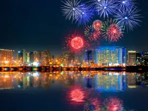 مساهمة قطاع السياحة في الامارات في الناتج ارتفعت من 1% عام 1971، إلى 8.5% خلال عام 2014