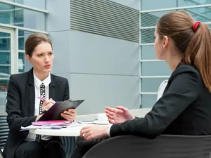 متابعة بيانات المرشحين كمهاراتهم وحواراتهم السابقة مع مسؤولي التوظيف ضروري جداً لاتخاذ قرارات توظيف دقيقة ومدروسة