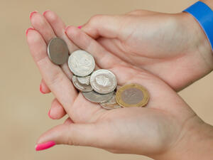 تفاقم العجز التجاري الإجمالي خلال شهري يناير (كانون الثاني) الحالي وفبراير (شباط) الماضي، ليصل إلى 2.510 مليار دينار تونسي (نحو مليار دولار) مقابل 1.350 مليار دينار تونسي 