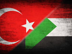 تركيا توقع عقود استثمار سياحية وكهربائية في السودان 