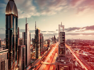 في تصنيفات هذا العام الصادرة عن فوربس، ظهر خمسة من الأثرياء في الإمارات على الأقل في قائمة كباء الأثرياء، وبلغت قيمة ثرواتهم مجتمعة 27.3 مليار دولار في مارس، مقابل 18.4 مليار دولار في 2016