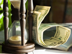 تصر رئيسة الفيدرالي الأمريكي جانيت يلين على ضرورة التريث وضمان صلابة تلك المعايير قبل الإقدام على تغيير سعر الفائدة، لما للقرار من تأثير يتجاوز الاقتصاد الأمريكي ليطول الاقتصاد العالمي