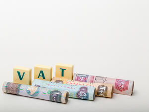 يجوز للسائح غير المقيم القادم من خارج البلاد استرداد ضريبة القيمة المضافة على المشتريات التي تم شراؤها من تجار التجزئة المشاركين في النظام