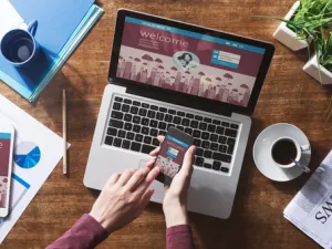 بدل مطاردة العناوين المستفزة والخدع القديمة، لماذا لا تقضي بعض الوقت على مواقع الكترونية تجعلك أكثر ذكاءً في الحياة، وأكثر حنكةً في العمل، وأكثر حكمةً في القيادة