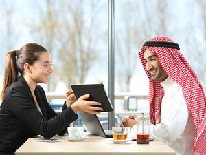 استطلاع الرأي الذي أجراه موقع Bayt.com أن 98% من المشاركين في الاستطلاع والبالغ عددهم 9934 شخصًا قالوا إنهم يخططون للبحث عن عمل جديد في عام 2017