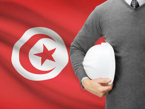 تونس تعتزم تسريح آلاف العاملين في القطاع العام