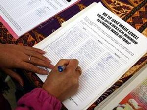 كيف ستتمكن دول الخليج من تغطية العجز الذي سيحدث في الميزانية في باب الرواتب والأجور من الميزانية في حال انخفض سعر برميل النفط إلى 50 أو حتى 30 دولارًا؟ كيف ستتمكن دول الخليج من تغطية العجز الذي سيحدث في الميزانية في باب الرواتب والأجور من الميزانية في حال انخفض سعر برميل النفط إلى 50 أو حتى 30 دولارًا؟