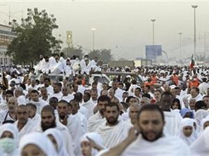 يعاني حجاج «البدون» اليوم من حرج شديد