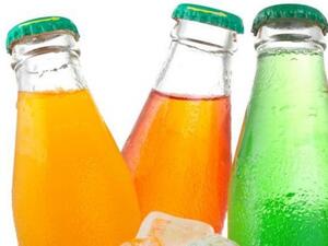 سجلت المشروبات الغازية، خاصة منها ذات الاستهلاك والرواج الواسع، ارتفاعا تراوح ما بين 5 و10 دنانير (0.9 دولار)، ووصل الارتفاع في العديد من المناطق خاصة الراقية منها إلى 15 دينارا جزائريا (0.13 دولار)