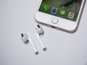 نفاذ جميع سماعات "AirPods" بجميع متاجر آبل حول العالم 