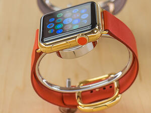 جوجل طرحت إصدارا جديدا من تطبيق «جوجل نيوز أند ويزر»، الذي يقدم خدمات الأخبار والطقس للمستخدمين يتوافق مع آبل ووتش، وهو أول تطبيق من «جوجل» لساعات آبل الذكية