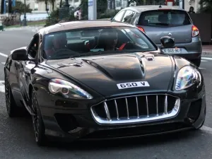 ظهرت سيارة استون مارتن DB9 المعدلة من قبل شركة خان للمرة الأولى في العالم ضمن فعاليات معرض جنيف للسيارات في شهر مارس الماضي
