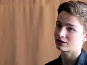 أرجع الشاب الصغير نجاحه إلى ثلاثة عوامل هي: تحليه بأخلاقيات العمل، واعتماده على مهارات الموظفين، وغريزة معرفة ما سيلقى قبولاً لدى الشباب