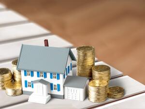 يصل الكثير من الوافدين إلى دولة الإمارات، وهم يعتقدون أنهم سيقيمون فيها لمدة لا تزيد عن عامين أو ثلاثة، لكنهم سرعان ما يقعون في حب البلاد، مما يجعل شراء أو استئجار منزل قضية هامة يجب النظر فيها.