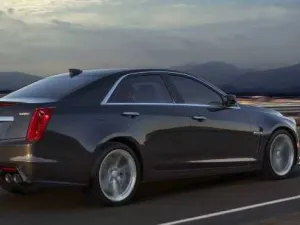 تمتلك كاديلاك CTS-V 2016 محرك V8 سعة 6.2 لتر مع شاحن هواء يولد قوة 640 حصان و 855 نيوتن