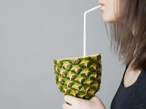 مشروب الأناناس يحتوي على مركبات تفيد في منح عضلات البطن الرشاقة
