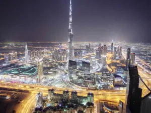 يشمل التأمين الممتلكات الشخصية، والإلكترونيات، والأثاث، والمقتنيات، كما يوفر التأمين أيضاً أماكن إقامة بديلة في حال كان المنزل غير صالح للسكن بسبب أي كارثة