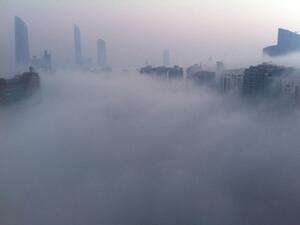 تسبب الضباب الكثيف الذي لف أجواء دبي بإرباك حركة الملاحة الجوية في مطارات دبي الدولي