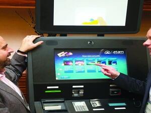 ستتوفر بطاقات (Dubai Card) التي تحمل علامة “ماستركارد”، مبدئياً للمقيمين في دبي عبر أجهزة الإصدار الذكي ذاتية الخدمة، التي تديرها شركة “المدفوعات الوطنية” وتتواجد بـ200 موقع ضمن مراكز التسوق، ومواقف وسائل النقل العامة