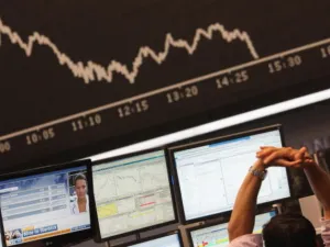 فقدت المنطقة 0.8 نقطة لتتراجع إلى 55.6 نقطة، وهو مستوى أدنى من مستوى الثقة العالمي البالغ 58.3 نقطة