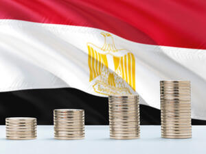 مشروعات السيسي تزيد عجز الموازنة المصرية والضرائب تتخطى الـ 77% 