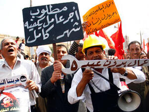 قمع وتدنٍّ للأجور وتردي المعيشة واقع يعيشه عمال مصر 