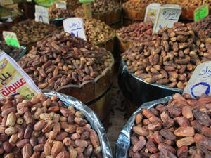 السيسي يغيب عن أسماء البلح في الأسواق المصرية 