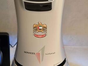 جرى عقد القران في مركز جديد أطلقته حكومة الإمارات اليوم السبت، لتقنيات الذكاء الاصطناعي والروبوتات، لتقديم خدمات ذكية للجمهور