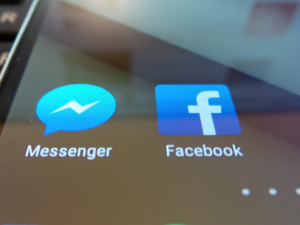 باتت شبكة التواصل الاجتماعي التي تضم ملياري مستخدم شهري تقارب التخمة وما من مجال لإضافة المزيد من الإعلانات على صفحاتها، لذا اضطرت لفتح «مسينجر» للمعلنين
