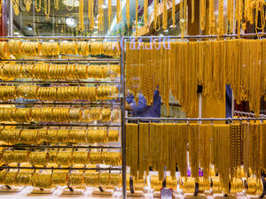 الإمارات تعفي قطاع الذهب والماس من الضرائب