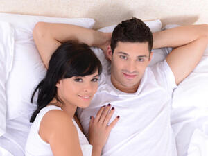 لا تتجاهلي الحضن في نهاية تلك اللحظات والاستمرار فيه للحظات لا تتجاهلي الحضن في نهاية تلك اللحظات والاستمرار فيه للحظات