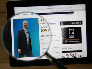 أصبح بيزوس لفترة وجيزة ثاني أغنى شخص في العالم للمرة الأولى