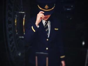 نشرت الشيخة لطيفة صوراً لموزة بالزي الرسمي لطياري طيران الإمارات