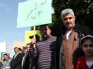 تشتد الضغوط السياسية والنفسية ولغة التهديد والوعيد وصولا إلى التلويح بطرد المعتصمين من العمال تشتد الضغوط السياسية والنفسية ولغة التهديد والوعيد وصولا إلى التلويح بطرد المعتصمين من العمال