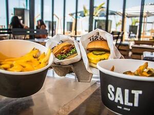 ثلاثة من كل أربعة أشخاص في الإمارات يطلبون الوجبات الجاهزة مرة واحدة في الأسبوع على الأقل