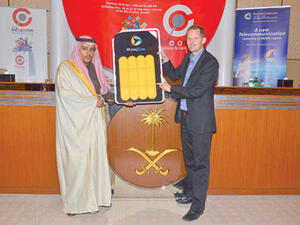 أوضح عبد الله المليحي، رئيس مجلس الأعمال السعودي - السنغافوري لـ«الشرق الأوسط» أنه جرى أمس، الإعلان عن إطلاق استخدام شريحة لاصقة سنغافورية الصنع، من المتوقع أن تمثل 20 في المائة من حجم السوق السعودية لخدمات الهاتف الجوال بحلول عام 2014